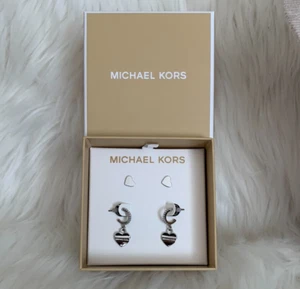 MICHAEL KORS Mini Heart Stud Earrings SET in Silver NWTs Inclu. Gift Box - Picture 1 of 3