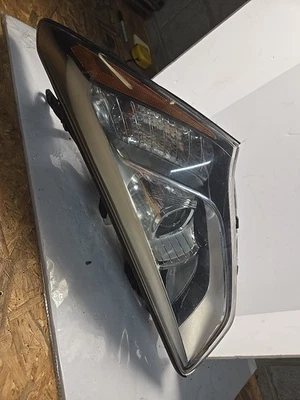 Faro de xenón HID lado izquierdo del conductor Hyundai Santa Fe 2013-2016 OEM Foto 1 de 4