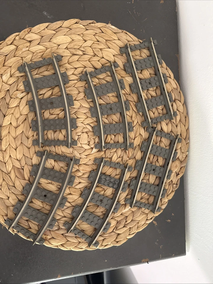 LEGO Trains 9v : 4 Rails Courbe- 2 Droits Réf 2867 - Set 4558 10001 4559 10027 - Photo 1/2