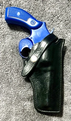 SAFARILAND BLACK LEATHER HOLSTER - MODEL 25 RH 4" COLT / SMITH & WESSON REVOLVER - Image 1 of 4