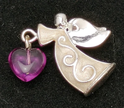 Solapa de alfiler de ángel AVON con corazón colgante púrpura tono plata y esmalte blanco Foto 1 de 4