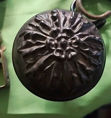 Elegante perilla de puerta de acero ornamentado antiguo de colección victoriano Eastlake  Foto 1 de 4