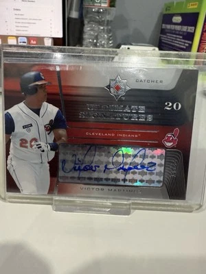 VICTOR MARTINEZ 2004 ULTIMATE COLLECTION 17/99 AUTO AUTOGRAPH - Image 1 of 3