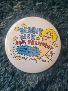 Very rare original badge Keith Haring "Debbie Dick For President" - 1988 - Foto 1 di 3