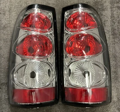 Luz trasera TYC 81-5545-02 Fast & Furious 03-05 Chevy Silverado Foto 1 de 4