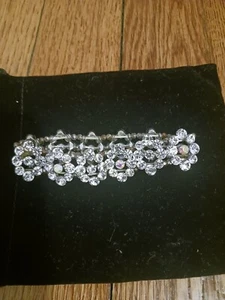 Schönes Stretch Armband Blumen Kristall - Bild 1 von 5