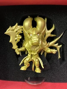 2014 DotA 2 Demiheroes GOLD Doom Vinyl Figure in Cool Black Box - Foto 1 di 2