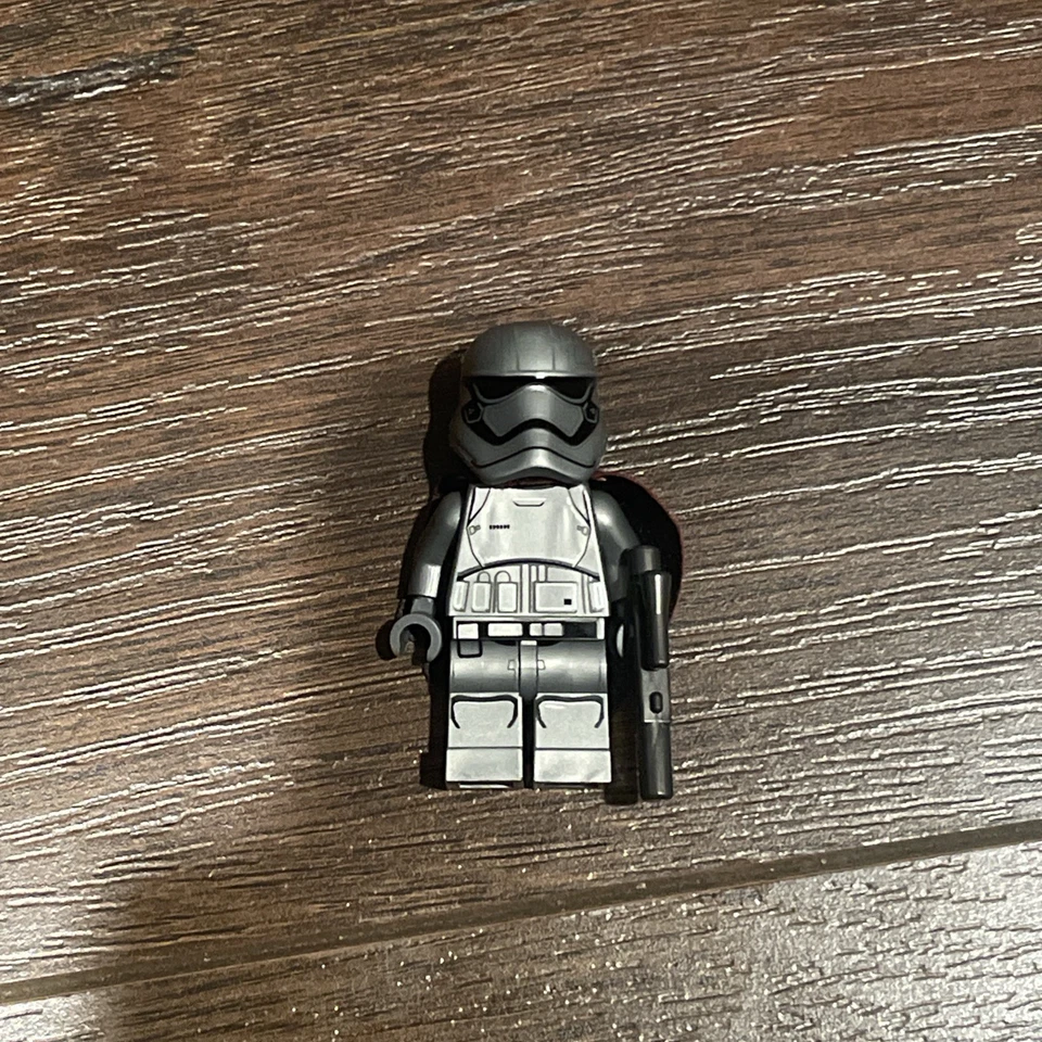 LEGO Star Wars Capitana Phasma Minifigura sw0684 75103 Transportador Primer Orden Foto 1 de 4