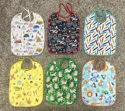 Lote de 6 baberos acolchados hechos a mano surtidos talla grande 12" X 9" Foto 1 de 4