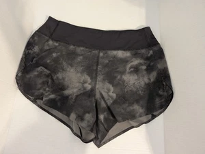 Athleta Run With It Printed 3.5 inch Black And Gray Shorts Size Medium - Picture 1 of 10