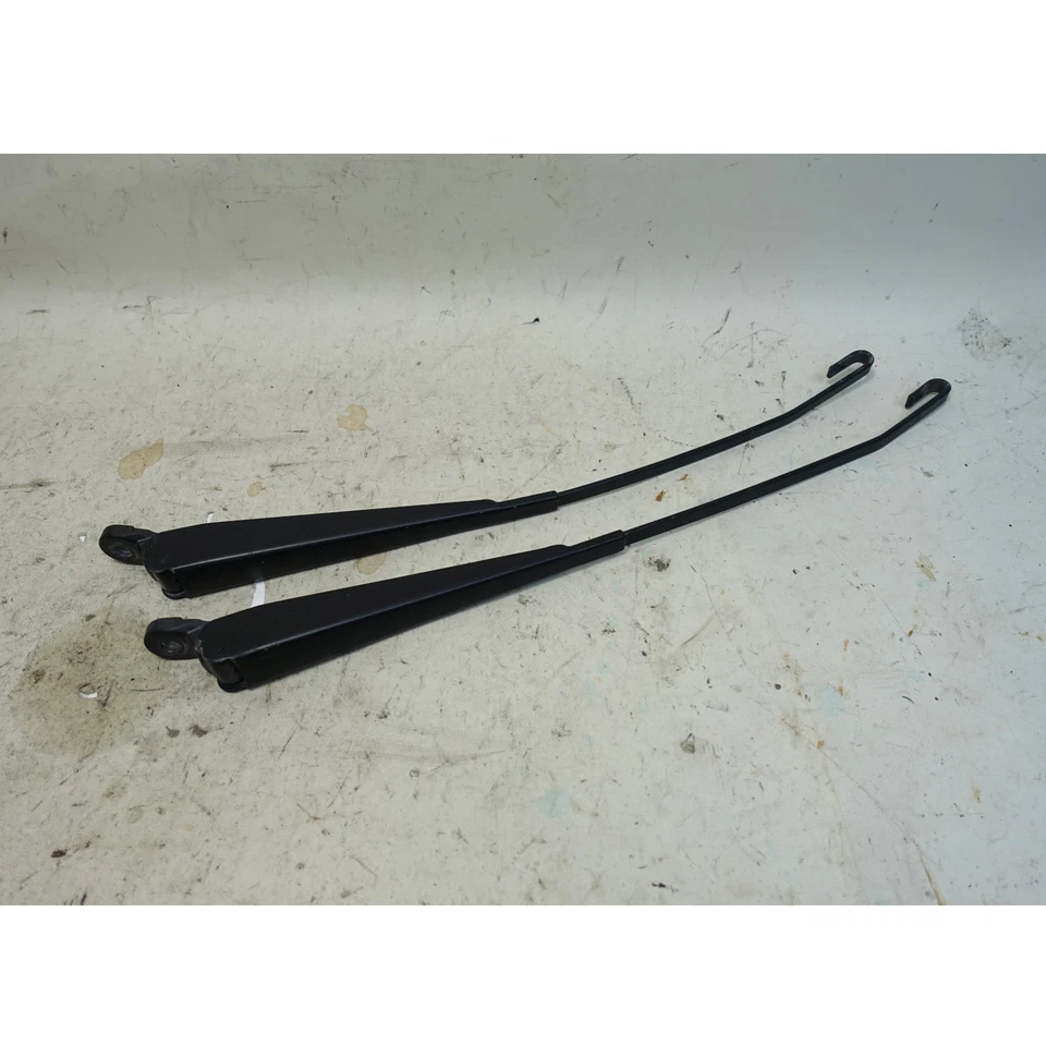 Par de brazos limpiaparabrisas de metal izquierdo derecho de fábrica BMW E30 serie 3 Bosch 1984-1993 Foto 1 de 4