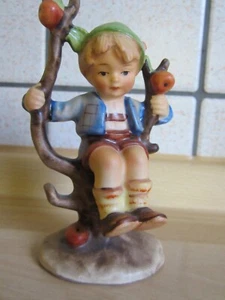 Goebel abejorro figura "otoño" niño en manzano 11,5 cm / 142 / 3 / 0 - Imagen 1 de 1