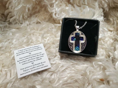 Colar AZUL SHAKY Avon 2016 Cruz Silvertone #F4067481 NOVO! - Imagem 1 de 4