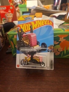 2024 HOT WHEELS K Case HW METRO DRAGTOR TRACTOR CAR 176 LET'S RACE NETFLIX - Picture 1 of 2