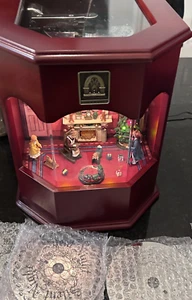 Thomas Pacconi Music Box Natale Espositore 2010 Scena Animata 5 CD e Box Funzionante - Foto 1 di 23