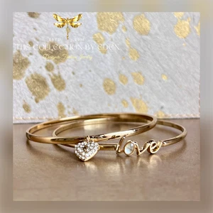 Juego de brazaletes Anne Klein - Brazaletes de oro con corazón de cristal y dijes de amor - Imagen 1 de 4