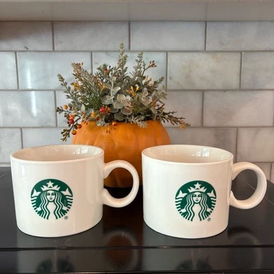 PAR 2 tazas blancas a juego Starbucks Coffee Tea 2017 con logotipo de sirena verde de 12 oz Foto 1 de 4