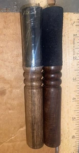 2 ESPECIALES PEQUEÑOS TAZONES PARA CANTAR MALLETS Strikers NEGRO Gamuza Sonido BAÑO Sanación Nuevo de Lote Antiguo - Imagen 1 de 5