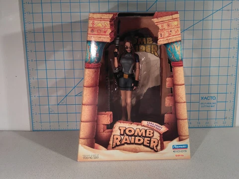 Tomb Raider Lara Croft In Wetsuit 9" Figure, Playmates 1998 Cover