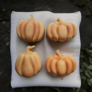 Bath & Bodyworks Pumpkin Cupcake Candle Melts Homemade New Shaped!!!! - Picture 1 of 4