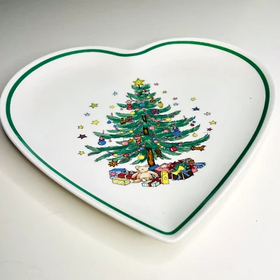 4x Nikko HAPPY HOLIDAYS herzförmige Teller Weihnachtsbaum Vintage Kuchenteller - Bild 1 von 4