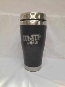Taza de viaje M&M World cuero 16 oz pequeñas marcas de frotamiento en cuero - Imagen 1 de 7