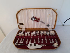 Vintage Silver Rose by Viners of Sheffield Boxed Silver Plated Cutlery 15 Pieces - Picture 1 of 22