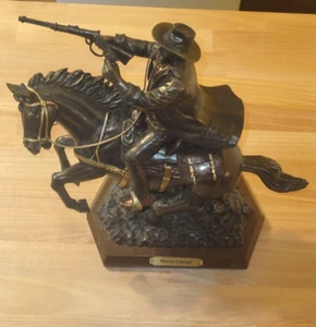 John Wayne "Heroic Charge" Bradford Exchange Statue - Picture 1 of 5