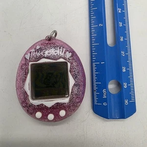 Bandai Tamagotchi 2018 transparente rosa brillo con batería nueva probado funciona - Imagen 1 de 2