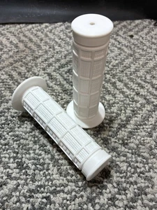 Kleine Waffelgriffe Oldschool Bmx Flanschgriffe 125 mm weiß - Bild 1 von 1