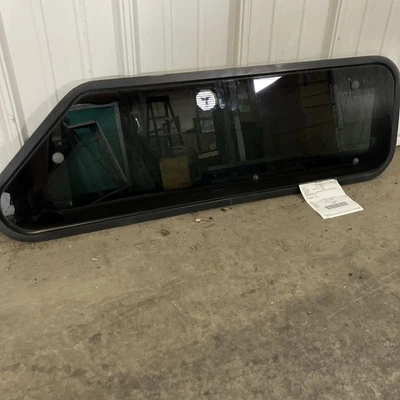 KENWORTH T2000 SLEEPER WINDOW UPPER LEFT/DRIVER SIDE Foto 1 de 2