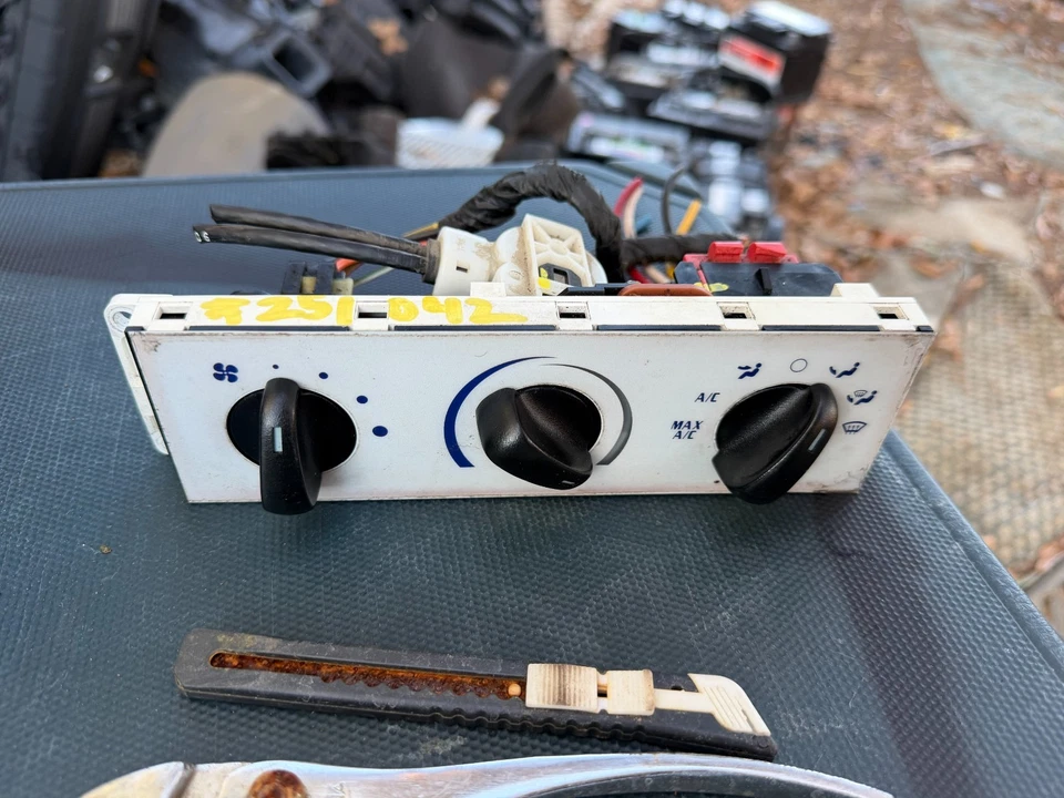 94-00 FORD MUSTANG OEM CLIMATIZADOR CLIMATIZADOR AIRE ACONDICIONADO CONTROL - CARA BLANCA Foto 1 de 2