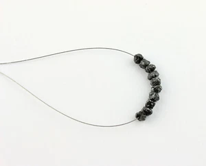 10 x Diamante bruto negro perforado natural diamante crudo 1 mm agujero aprox. 5 quilates / 4-5 mm - Imagen 1 de 2