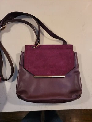 Bandolera/bolso de hombro Halston Heritage, cuero y gamuza, color vino Foto 1 de 4