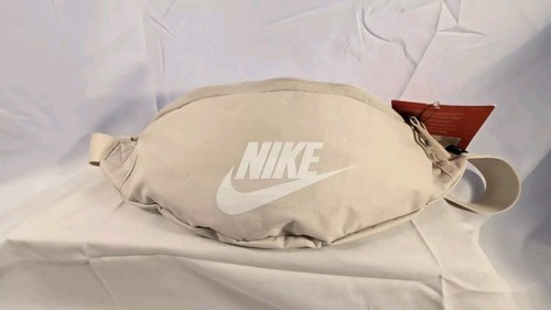 Nike Fanny Pack Colore Crema Cinturino Regolabile Interno Rete Scomparto Cerniera...
