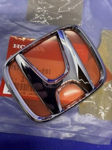 Honda Civic Logo Badge Emblem Monogram Original Hatchback 01/03 75701-S6A-E01 - Picture 1 of 14