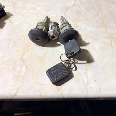 Ford Transit Connect 2000-2006 Mk6 Ignition Switch With Key - Image 1 of 4