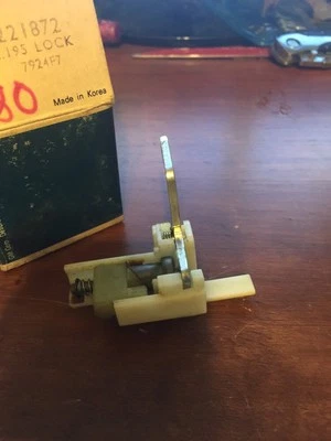 88-90 Pontiac LeMans NOS GM 90221872 Llave de encendido bloqueo de liberación 89  Foto 1 de 4