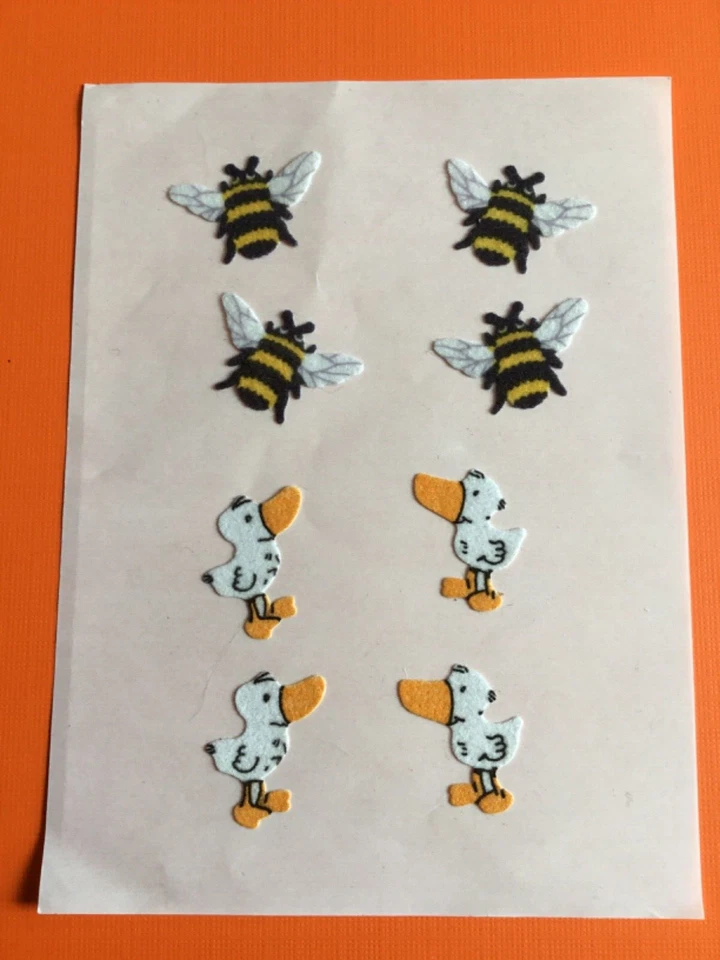 8 Stoff Abriss Sticker, 90er Jahre (Sandylion?), aus Stickeralbum: Biene, Ente - Bild 1 von 1