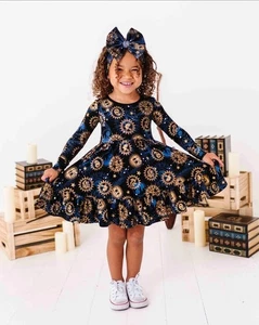 Neu mit Etikett Bums & Roses Harry Potter Hogwarts Nachthimmel Wirbel Kleid, Shorts & Schleife 2T - Bild 1 von 4
