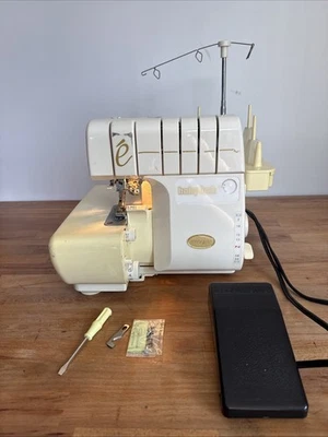 Imagine - Máquina de coser Baby Lock Serger - Modelo: BLE1AT probado funciona Foto 1 de 4