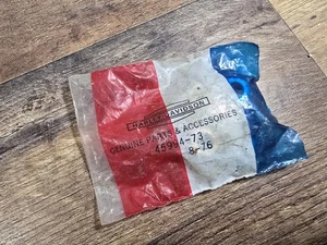 Harley Davidson FX/FXE Axle Cap Right Fork Slider P/N 45994-73  New Old Stock - Foto 1 di 3