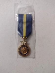 NAVY DISTINGUISH SERVICE MEDAL - MINIATURE SIZE NIP - Picture 1 of 2