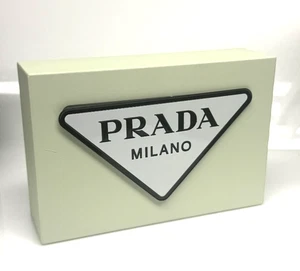 PRADA Brillen Thekendisplay magnetisches Logo - BRANDNEU - Einzelhandelsdisplay BRANDNEU - Bild 1 von 1