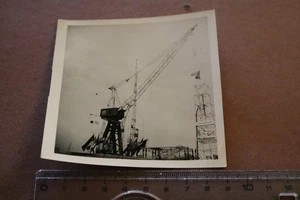 tolles altes Foto - großer Kran - Messe , Ausstellung ??   50-60er Jahre  - Picture 1 of 5