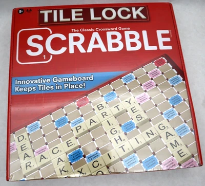 Juego de crucigramas de bloqueo de azulejos SCRABBLE - Juego familiar noche niños 8+ y adultos NUEVO Foto 1 de 3