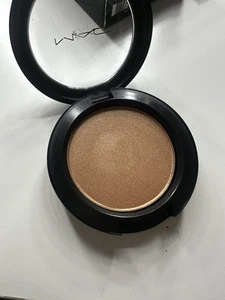 Mac Cosmetics Trace Gold Blush  - Picture 1 of 4