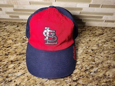 Gorra gorra con tirantes MLB de béisbol ajustable favorita de los fanáticos de los Cardenales de San Luis  Foto 1 de 4