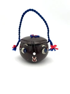 Cartera con cáscara de coco vintage hecha a mano niña con trenzas Filipinas - Imagen 1 de 7