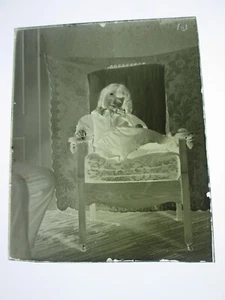 ONE EARLY 1900s ANTIQUE GLASS NEGATIVE, NEWPORT, ME, "MISC. PEOPLE #51, GIRL ++ - Picture 1 of 1